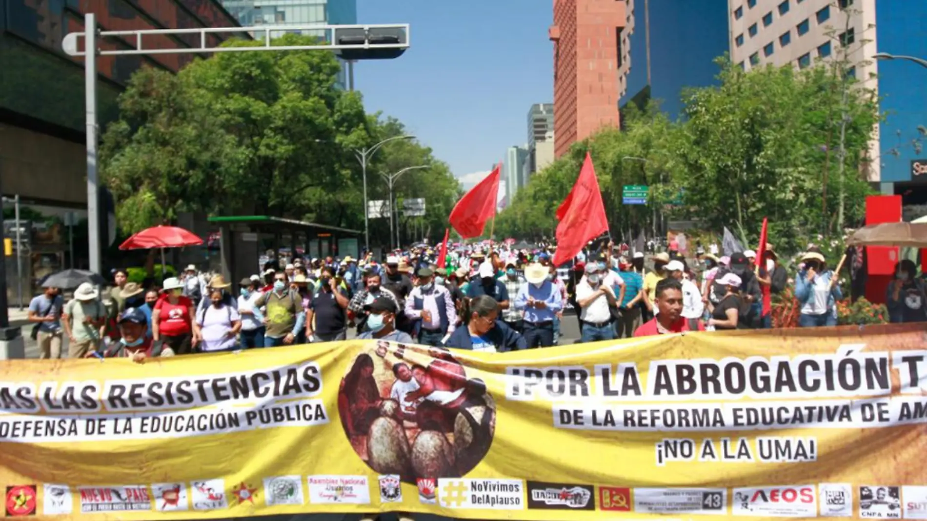 CNTE marcha en el Día del Maestro para exigir mejores condiciones laborales